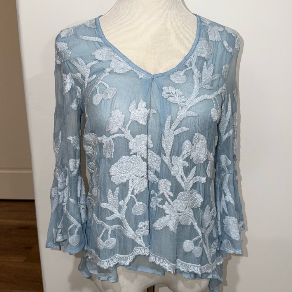 NWOT 100% Silk Sundance Embroidered Light Blue White Bell Sleeves Size XS